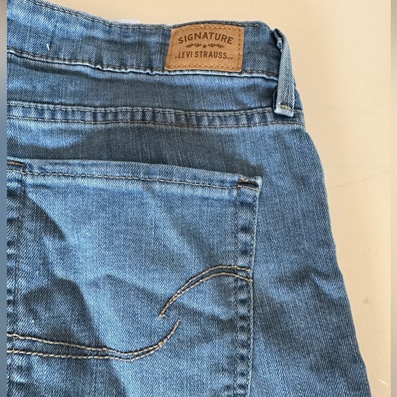 Levi’s - Picture 2 of 5